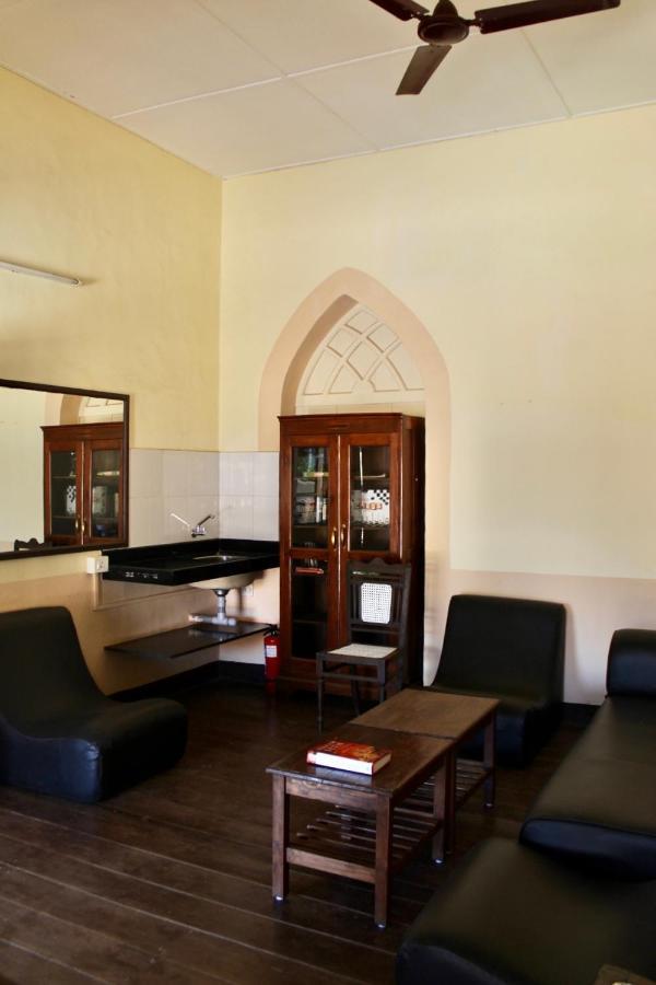 Royal Phoenix Inn باناجي المظهر الخارجي الصورة